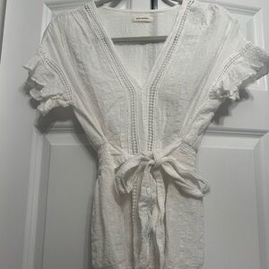 Max Studio. Thin / light white top. Size xs